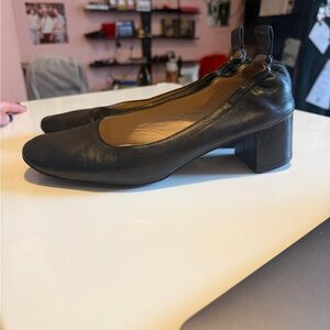 Classic Black Leather Women's BALLERINA Heeled Loafer Ballet Flat